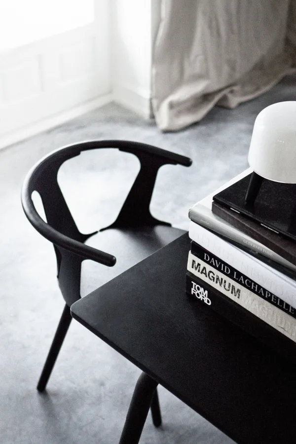 Chaises^And Tradition Chaise In Between Noir
