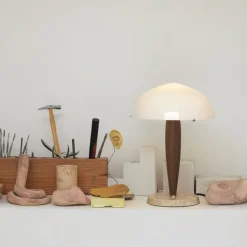 Lampes De Table^And Tradition Lampe A Poser Herman Shy3 - Noyer & Marbre Creme